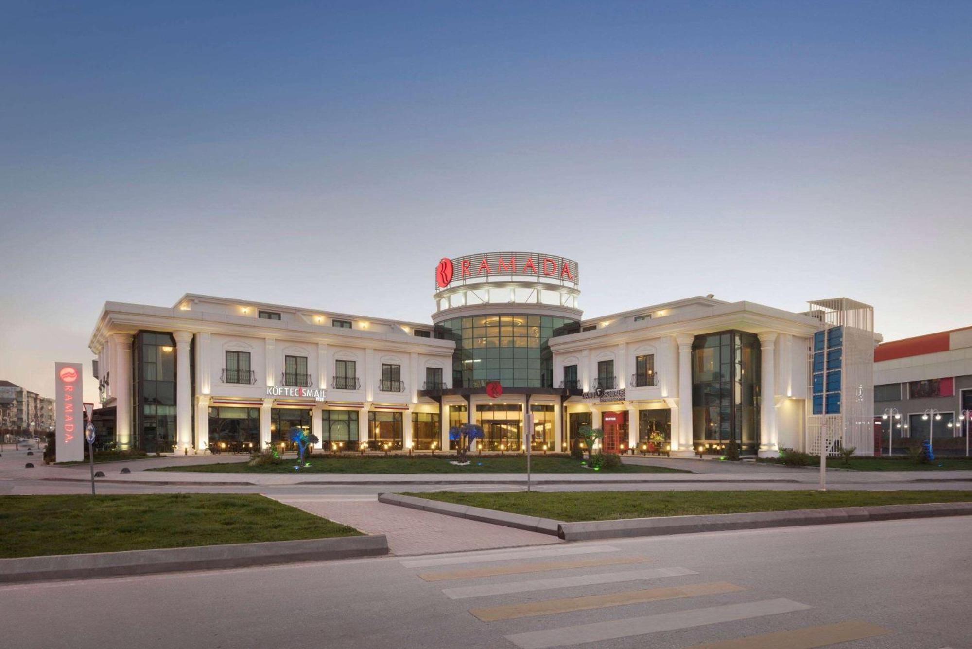Ramada By Wyndham Sakarya Hotel Exteriér fotografie